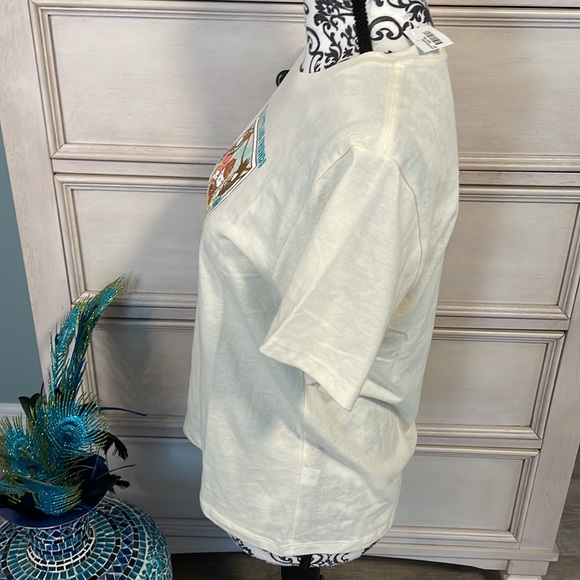 Juniors, hello kitty and friends for the world canvas, whimsical T-shirt, new - Picture 3 of 6